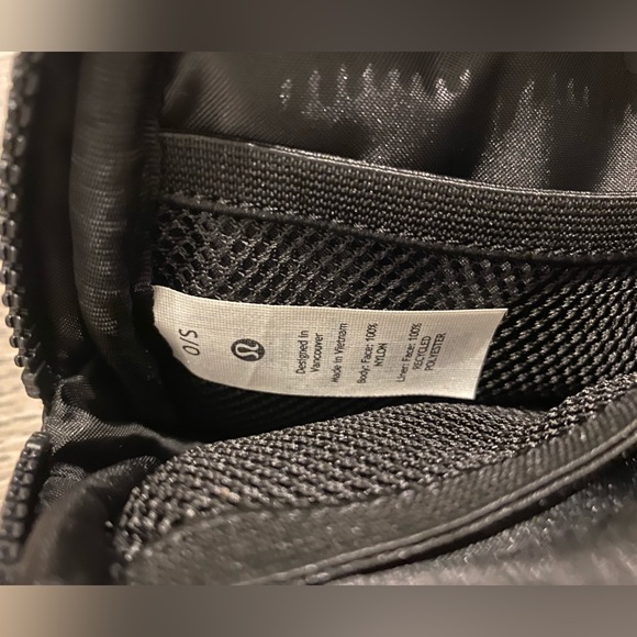 Lululemon Everywhere Belt Bag Wunder Puff 1L Black - Picture 6 of 12
